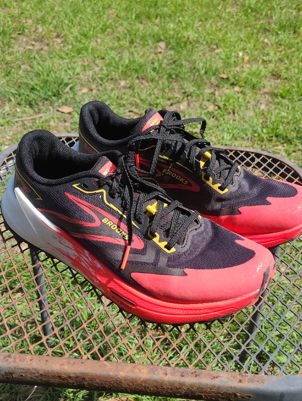 Brooks Women's Catamount 3 Trail Running Shoe Size 8.5